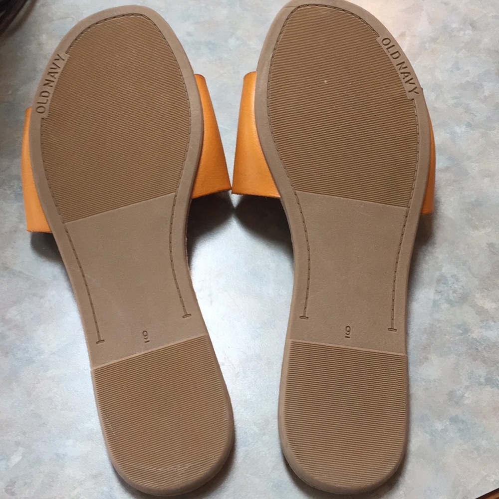 Old navy flat slides - Picture 2 of 3